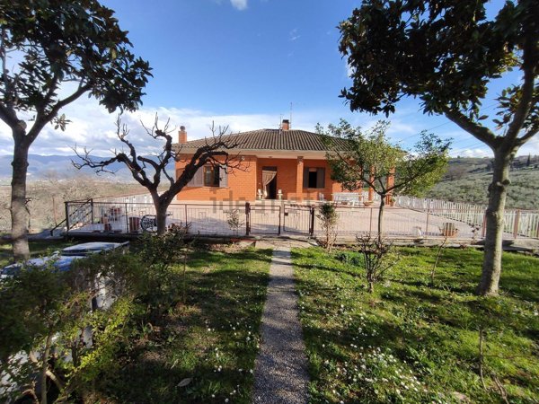 casa indipendente in vendita a Montefalco