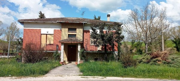 casa indipendente in vendita a Montefalco
