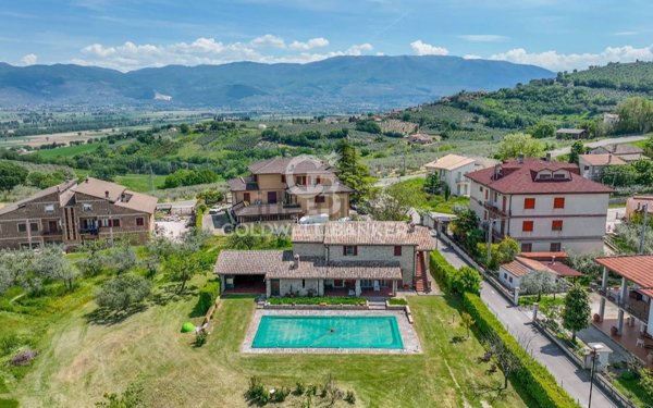 casa indipendente in vendita a Montefalco in zona Casale
