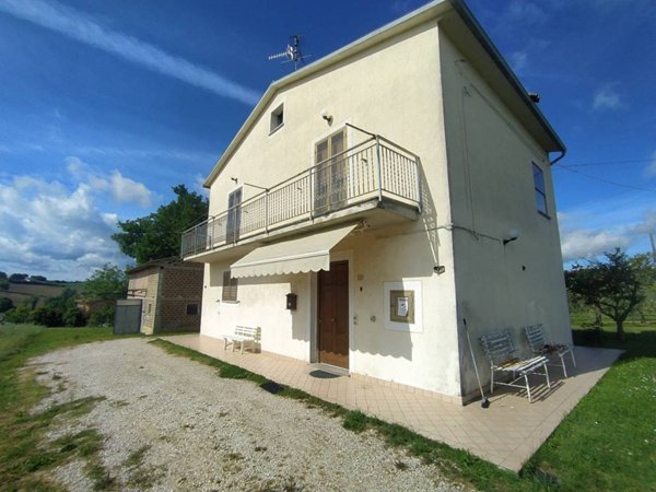 casa indipendente in vendita a Montefalco