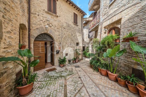 appartamento in vendita a Montefalco in zona Camiano