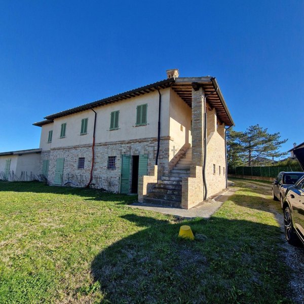 casale in vendita a Montefalco in zona Fratta
