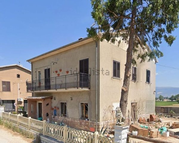 casa indipendente in vendita a Montefalco in zona San Clemente