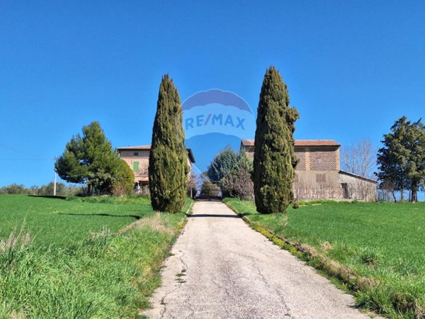 casale in vendita a Montefalco in zona Fratta