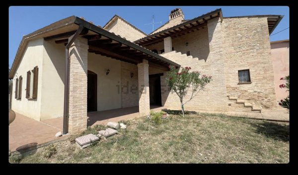 casale in vendita a Montefalco in zona Fabbri
