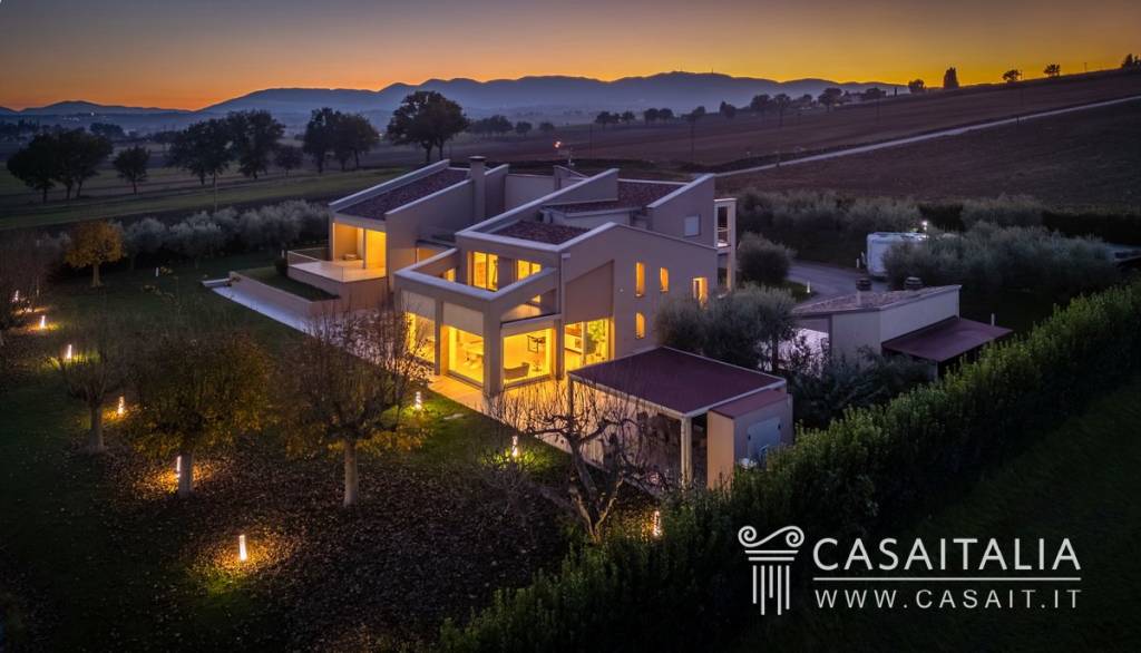casa indipendente in vendita a Montefalco in zona Cerrete