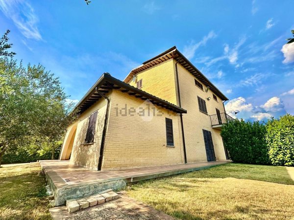 casa indipendente in vendita a Montefalco in zona Cerrete