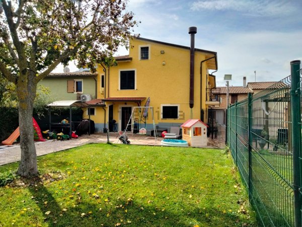 casale in vendita a Montefalco in zona Fratta