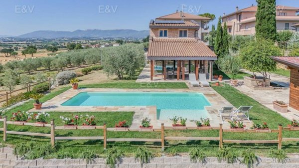 casa indipendente in vendita a Montefalco in zona Madonna della Stella