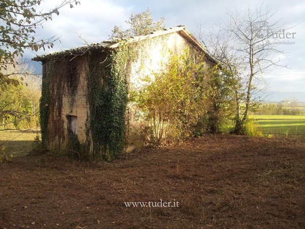 casale in vendita a Montefalco in zona Fabbri