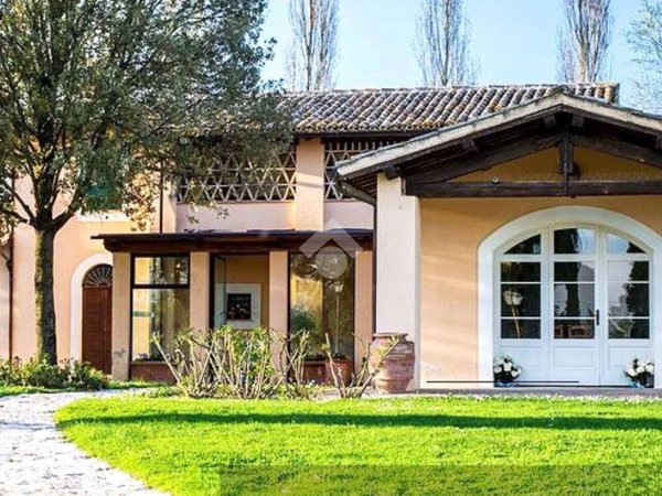 albergo in vendita a Montefalco in zona Fratta