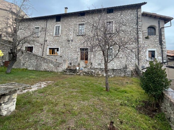 casa indipendente in vendita a Monteleone di Spoleto
