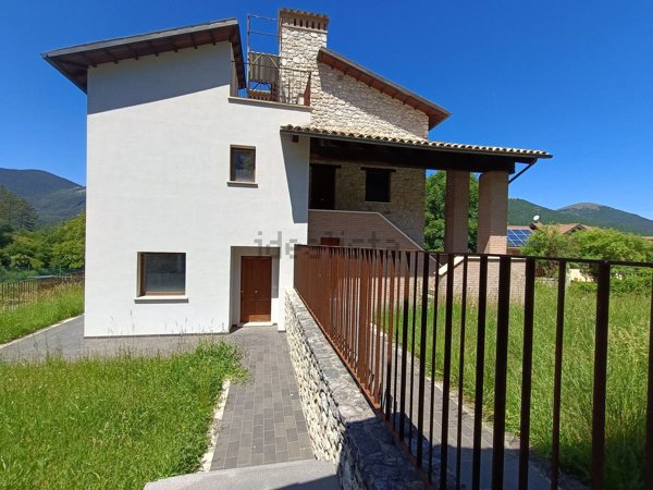 casa indipendente in vendita a Monteleone di Spoleto