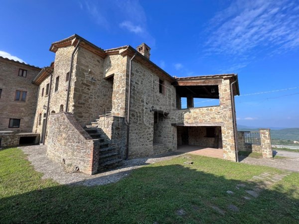 esavano in vendita a Monte Santa Maria Tiberina