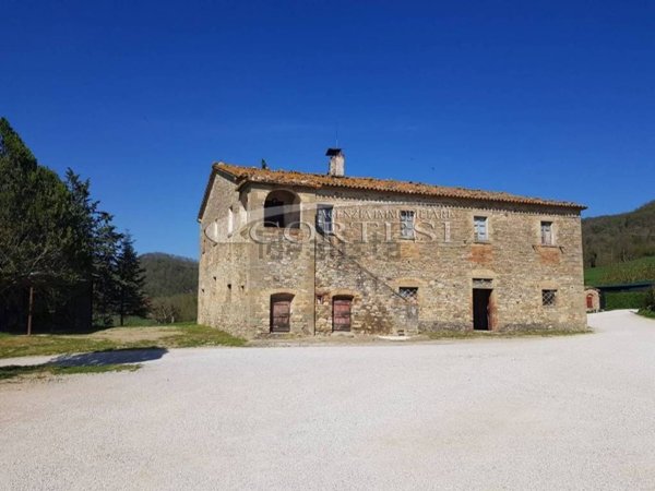 casa semindipendente in vendita a Montone
