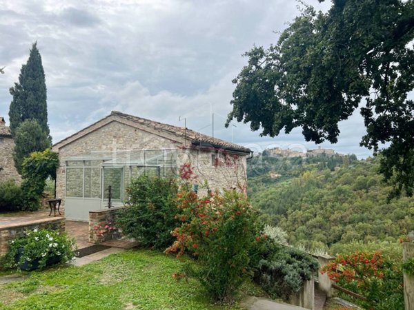casa indipendente in vendita a Montone