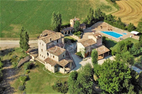 casa indipendente in vendita a Montone