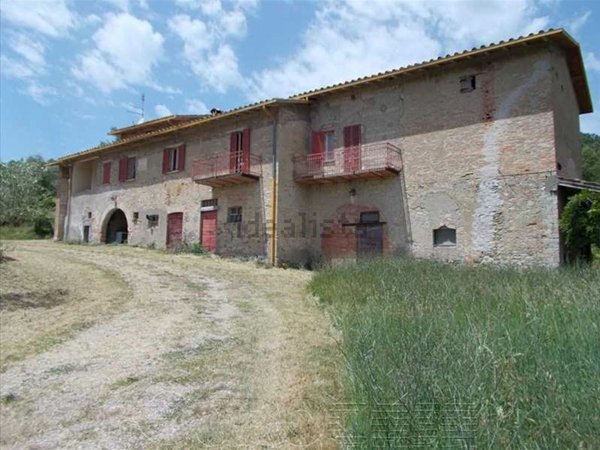 casale in vendita a Montone