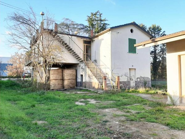 casa indipendente in vendita a Montone