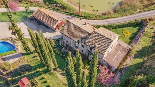 pentavano in vendita a Montone