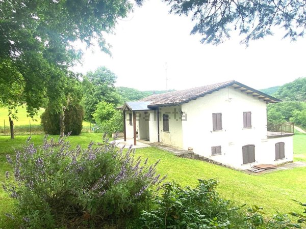 casa indipendente in vendita a Montone