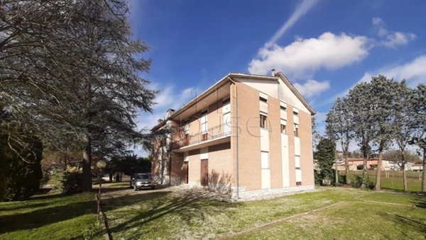 casa indipendente in vendita a Montone