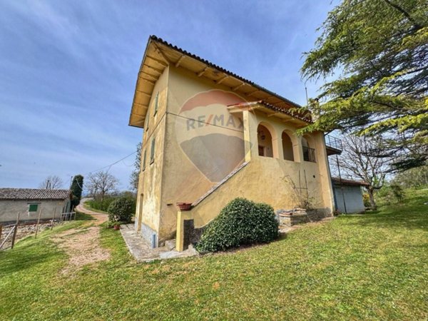 casa indipendente in vendita a Montone