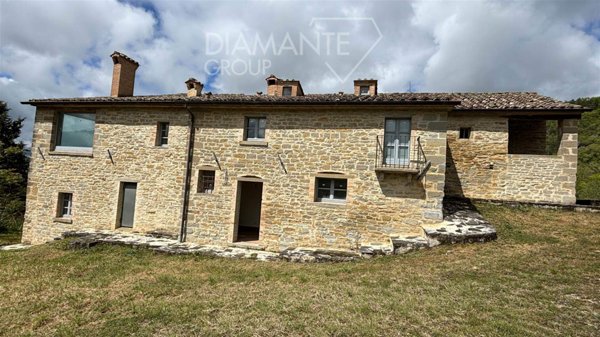 casale in vendita a Montone