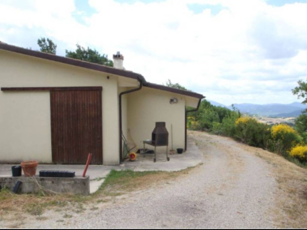 pentavano in vendita a Montone