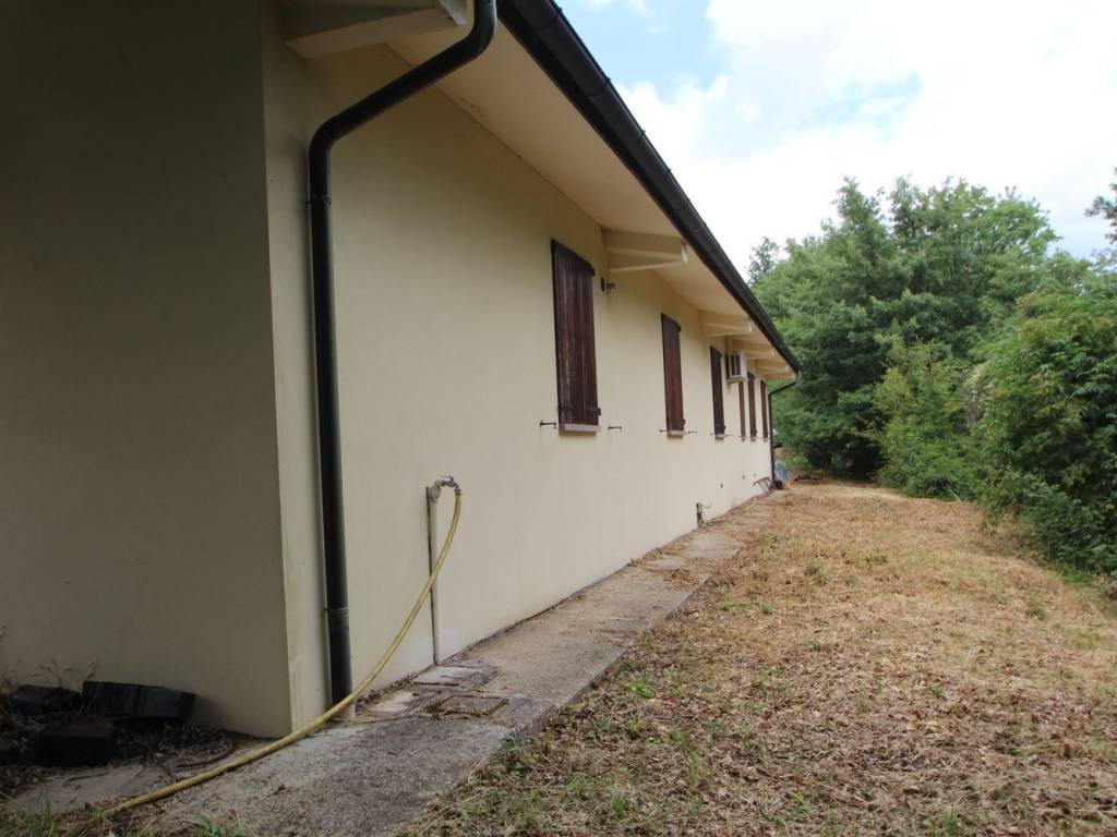 casa indipendente in vendita a Montone