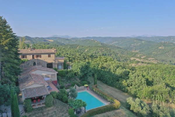 casa indipendente in vendita a Montone