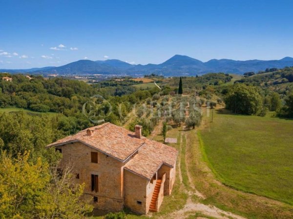 casa indipendente in vendita a Montone
