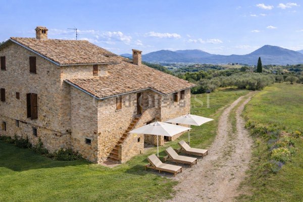 casa indipendente in vendita a Montone