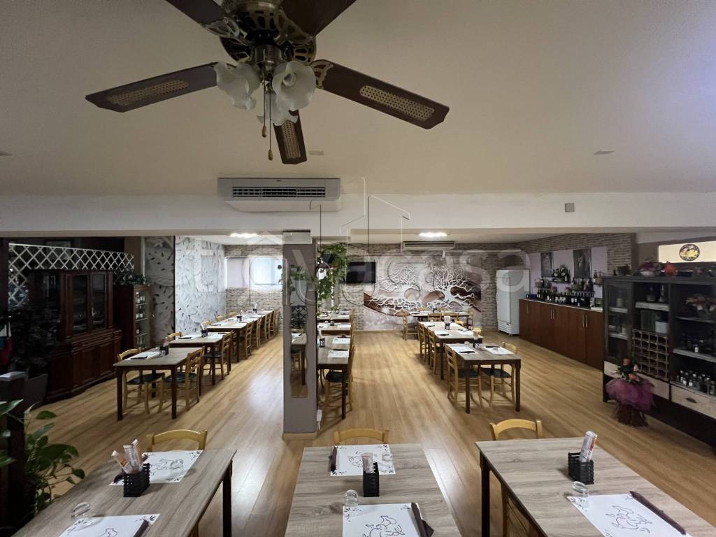 negozio in vendita a Montone