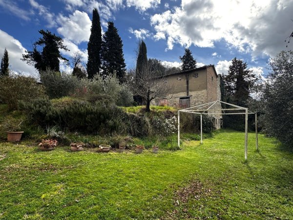 esavano in vendita a Montone