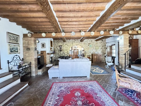 casale in vendita a Montone