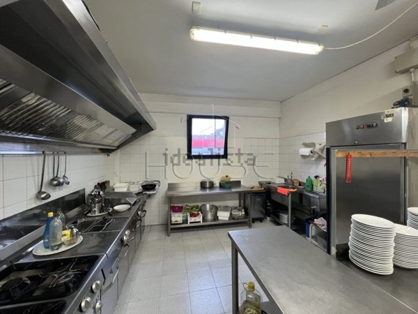 negozio in vendita a Montone