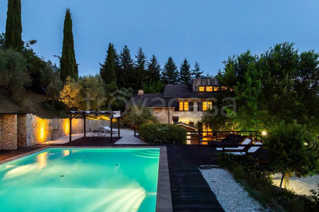 casa indipendente in vendita a Montone