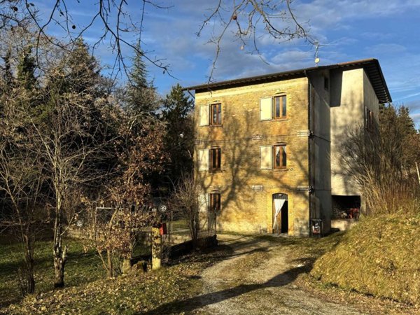 casa indipendente in vendita a Montone