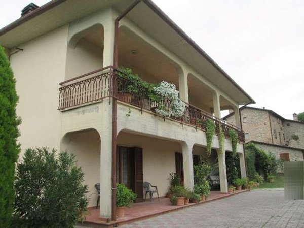 casa indipendente in vendita a Montone