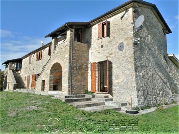 casale in vendita a Montone