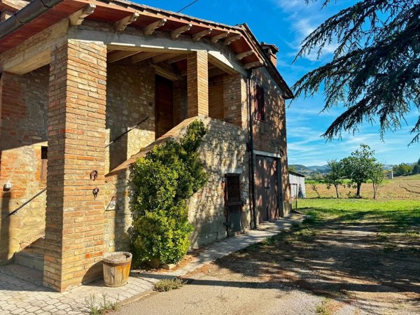 casa indipendente in vendita a Montone