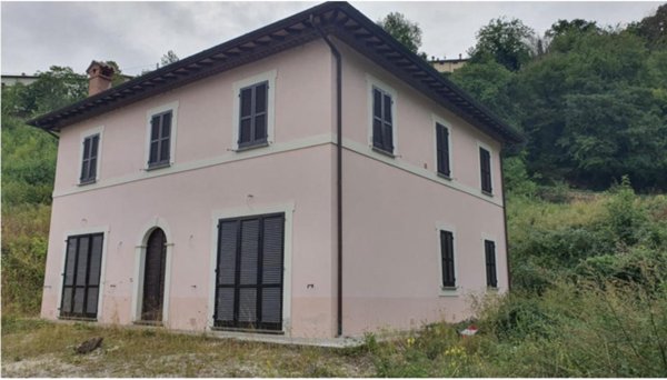 casa indipendente in vendita a Nocera Umbra in zona Bagni