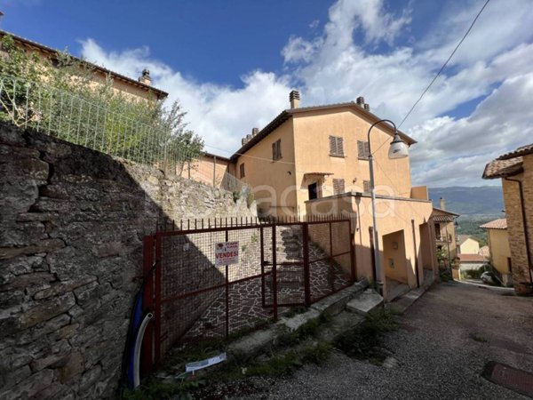 casa indipendente in vendita a Nocera Umbra in zona Lanciano