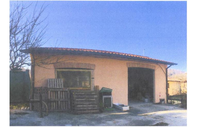 casa indipendente in vendita a Nocera Umbra in zona Molina