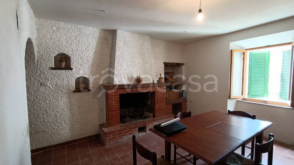 casa indipendente in vendita a Nocera Umbra in zona Bagni