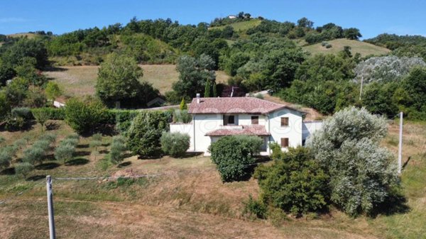 casa indipendente in vendita a Nocera Umbra in zona Isola