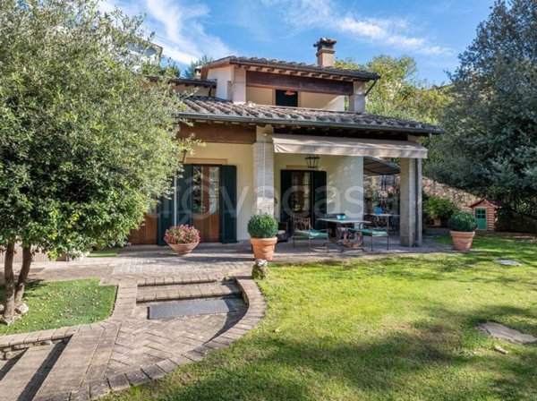 casa indipendente in vendita a Nocera Umbra in zona Africa
