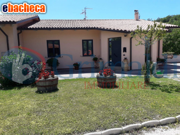 casa indipendente in vendita a Nocera Umbra