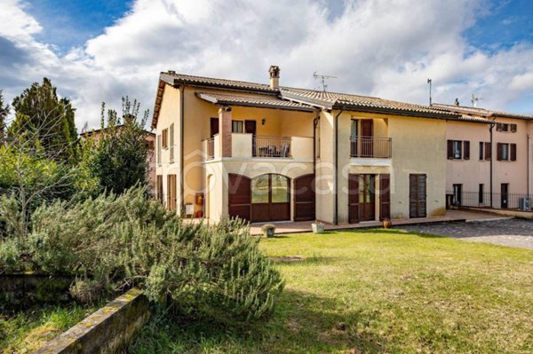 casa indipendente in vendita a Nocera Umbra in zona Molina